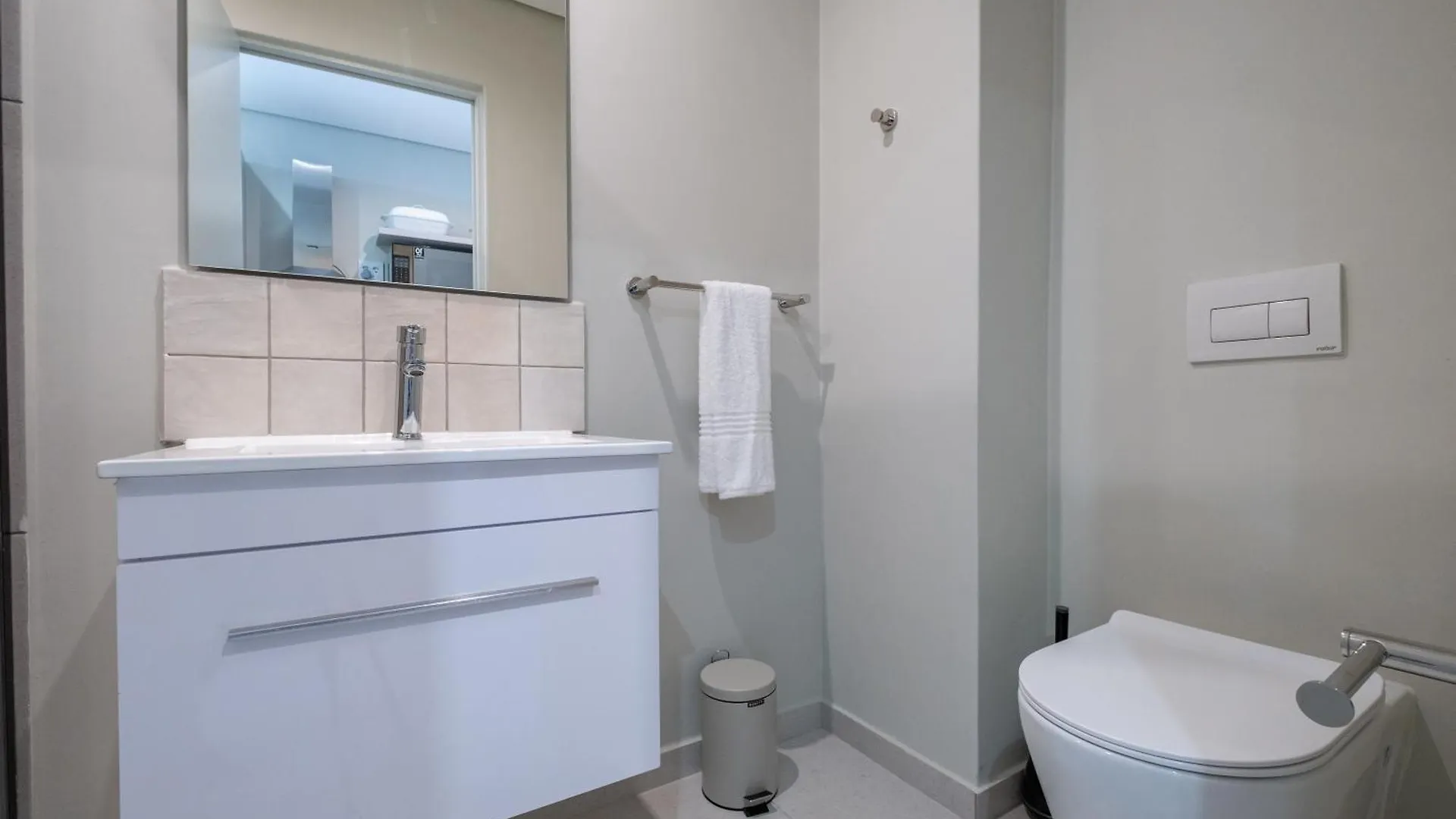 The Rose708: Top Floor Modern City Apartment Cape Town