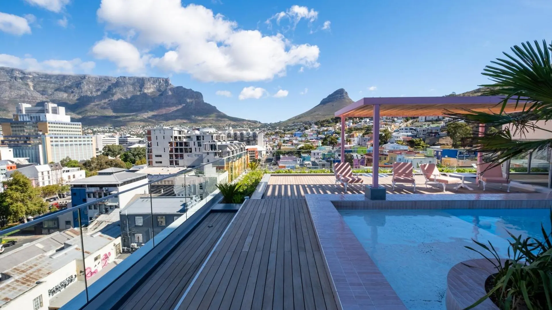 The Rose708: Top Floor Modern City Apartment Cape Town