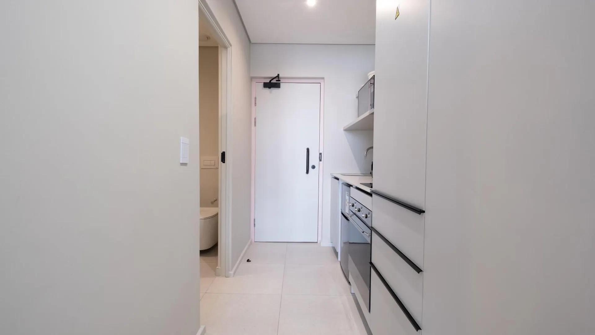 The Rose708: Top Floor Modern City Apartment Cape Town