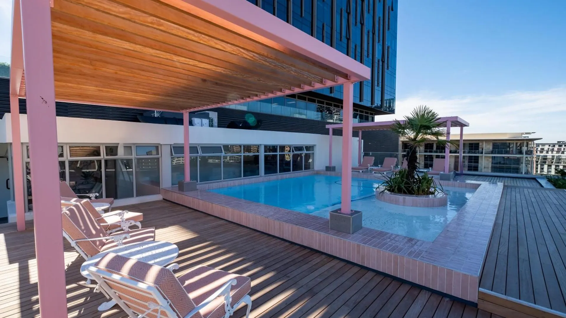 The Rose708: Top Floor Modern City Apartment Cape Town