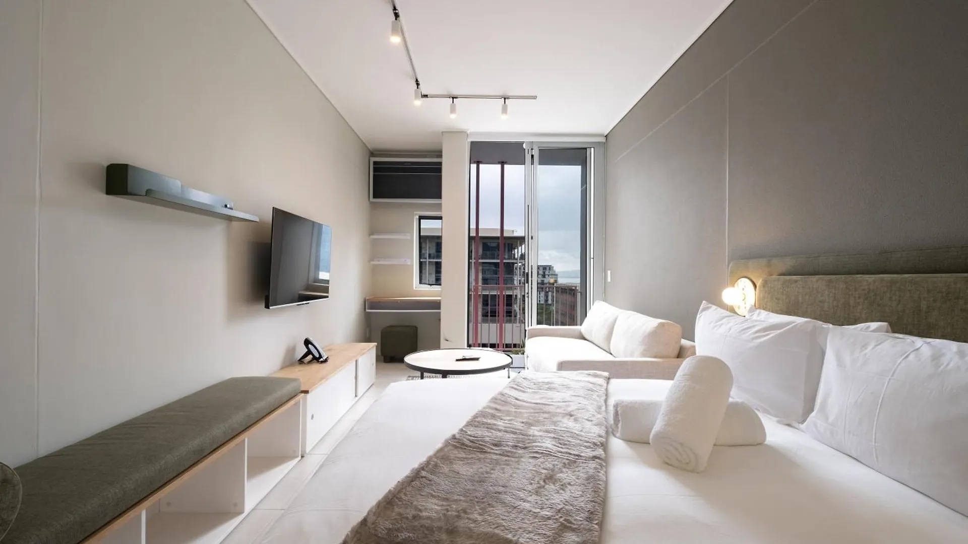 The Rose708: Top Floor Modern City Apartment ケープタウン 0*,